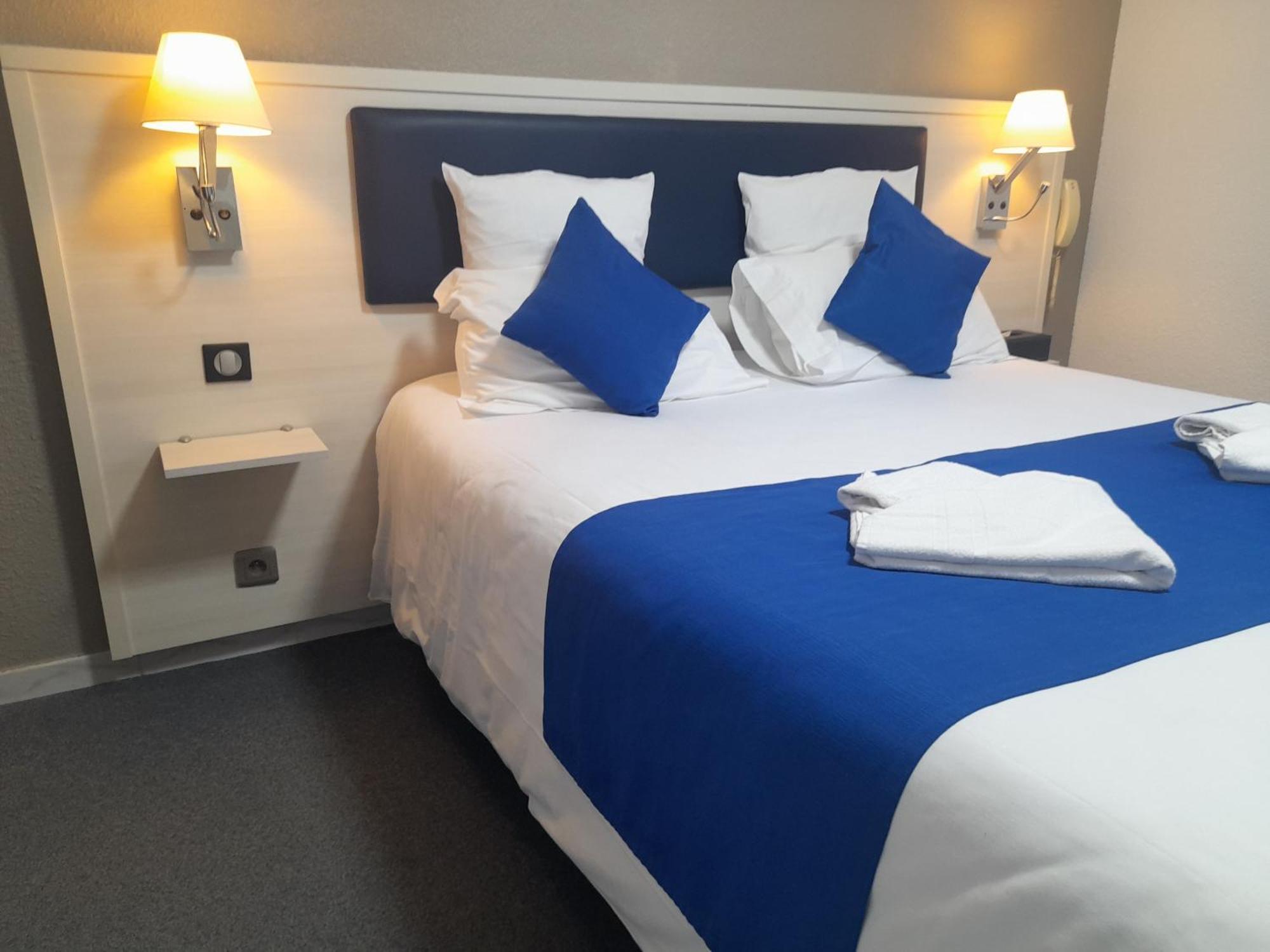 Hotel Les Alizes Puget-Théniers Zimmer foto