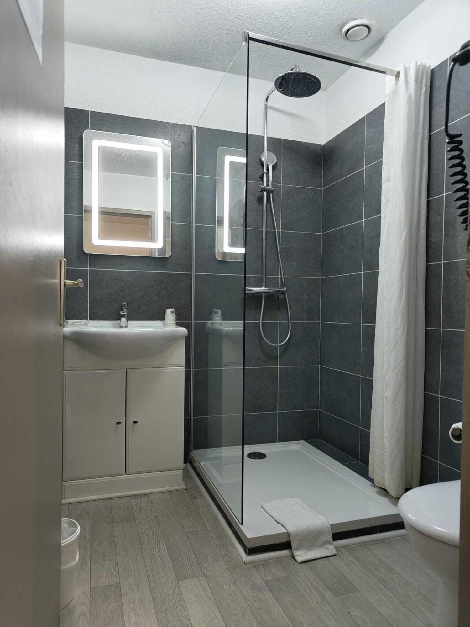 Hotel Les Alizes Puget-Théniers Zimmer foto