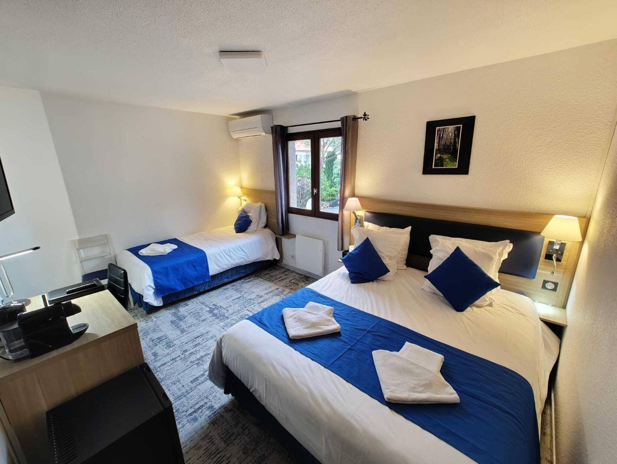 Hotel Les Alizes Puget-Théniers Zimmer foto
